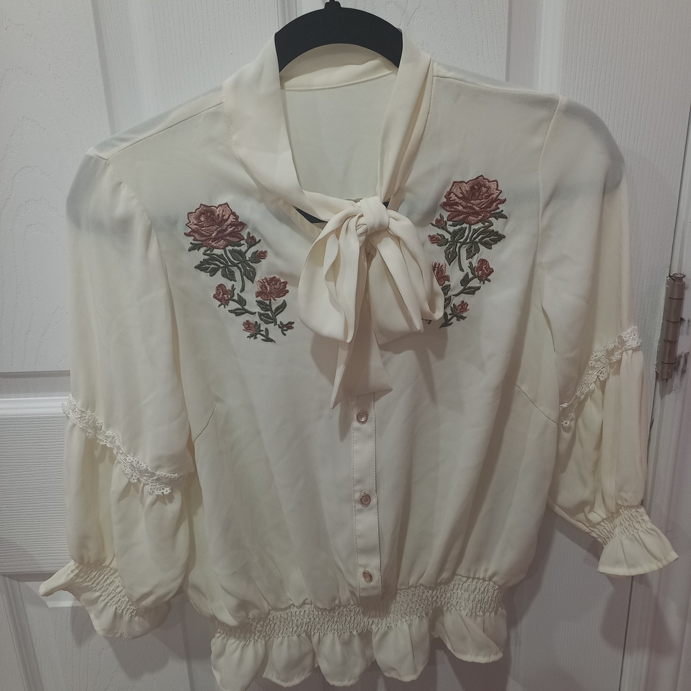 Ivory Blouse with Floral Embroidery - Axes Femmes
